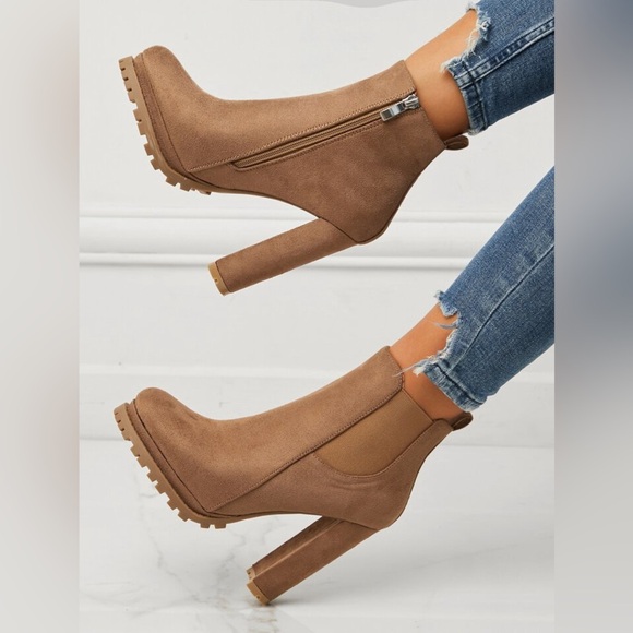 Faux Suede Side Zipper Chunky Heeled Chelsea Boot Size 11 New Without Box - Picture 4 of 4